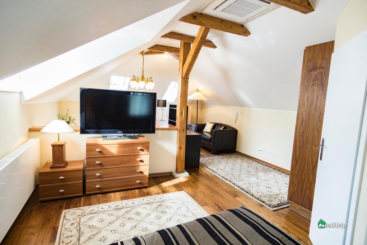 Villa With Hot-Tub, Terrace And Garden, Wenceslass Square ปราก ภายนอก รูปภาพ