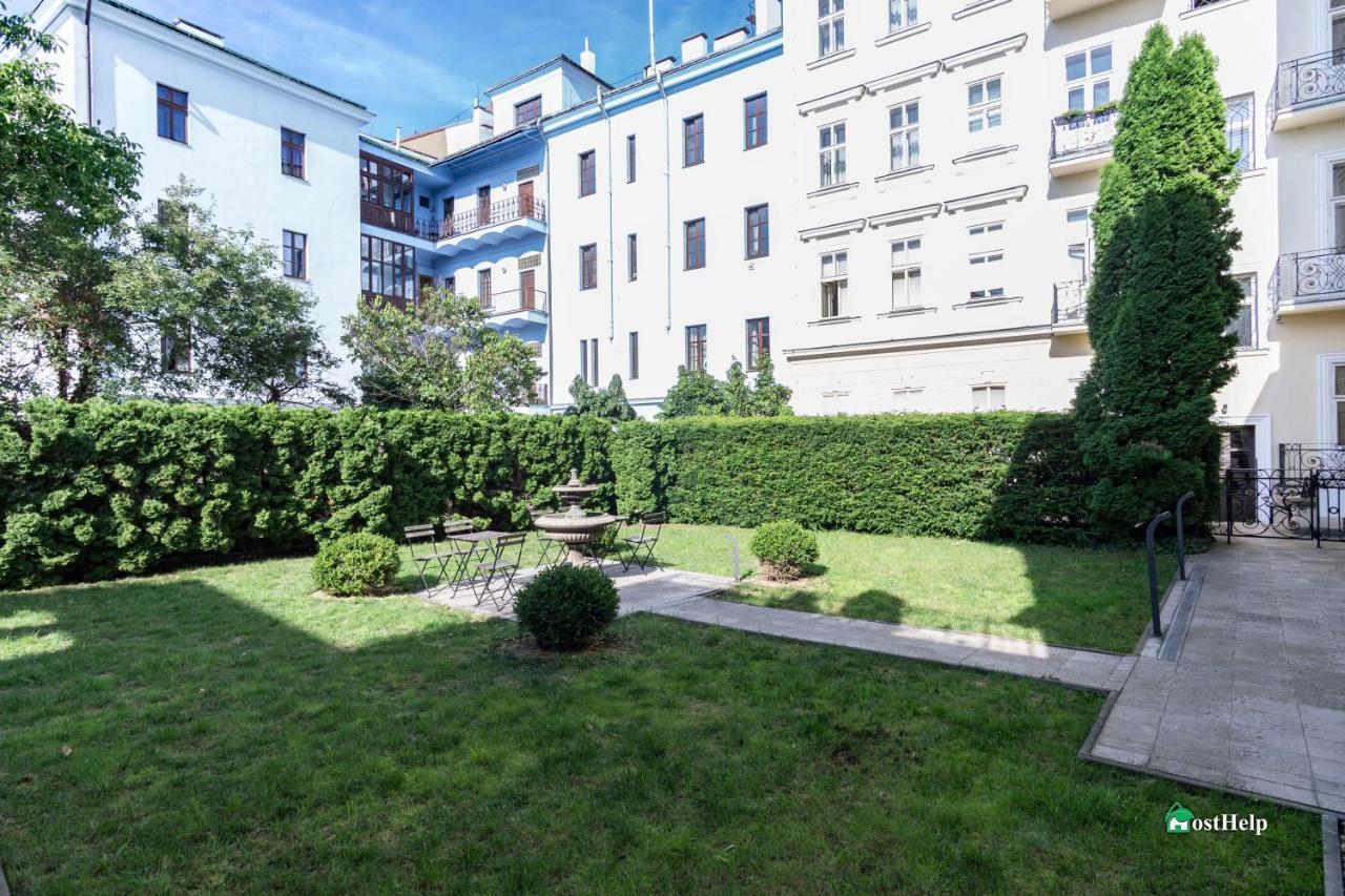 Villa With Hot-Tub, Terrace And Garden, Wenceslass Square ปราก ภายนอก รูปภาพ