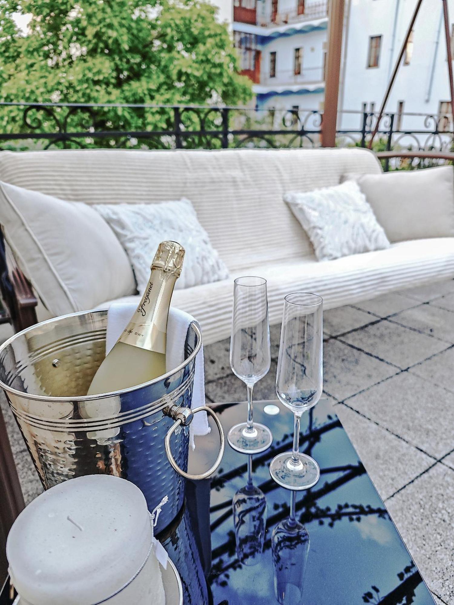 Villa With Hot-Tub, Terrace And Garden, Wenceslass Square ปราก ภายนอก รูปภาพ