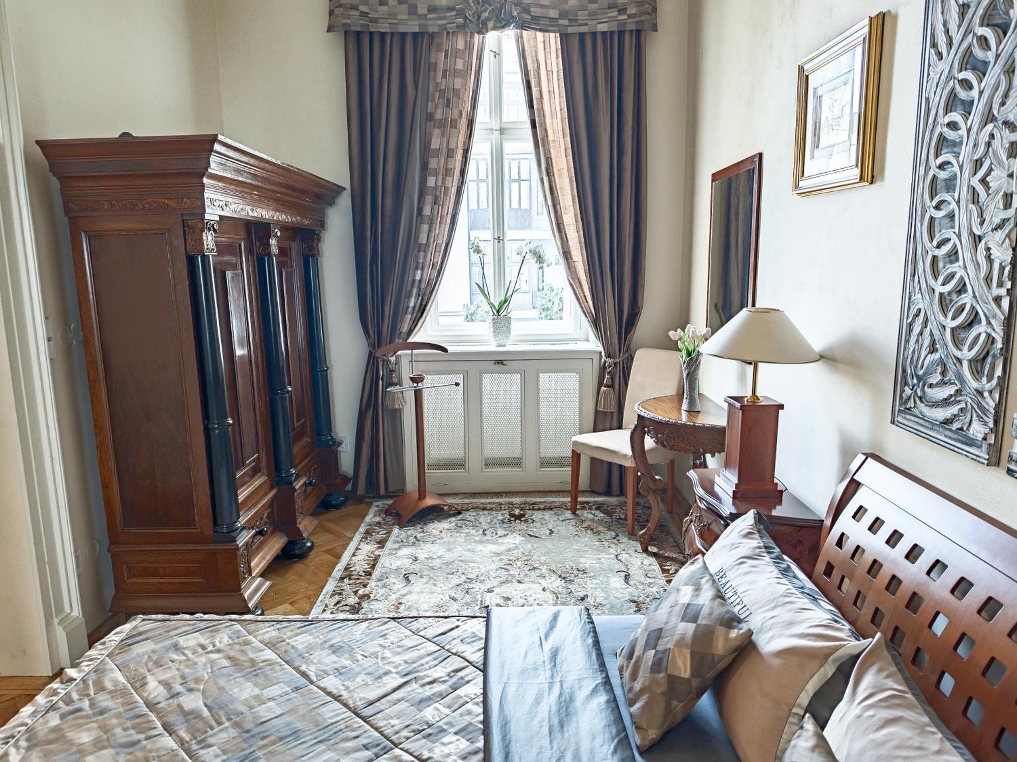Villa With Hot-Tub, Terrace And Garden, Wenceslass Square ปราก ภายนอก รูปภาพ